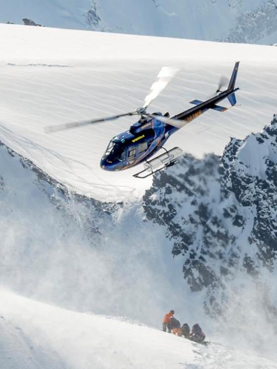 11794524_10207367986027649_2660226575577136581_o helicopter and people on snow covered mountains